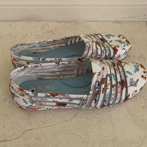 Sketchers “BOBS” flower print size 8